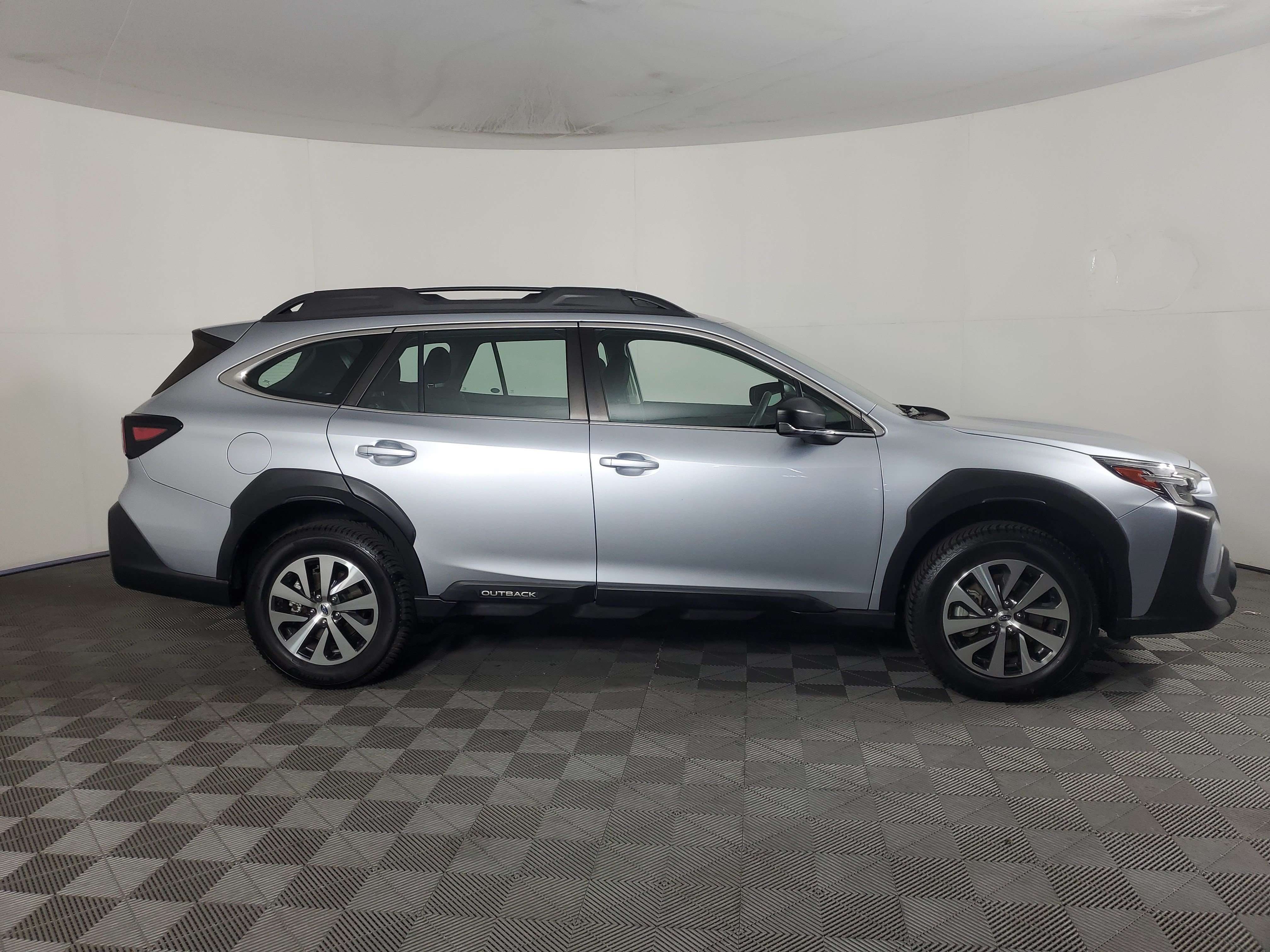 Used 2024 Subaru Outback AWD/4WD image 3