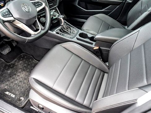 Used 2023 Volkswagen Jetta SE image 14