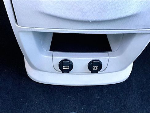 Used 2018 Dodge Grand Caravan SE w/ UConnect Hands-Free Group image 22