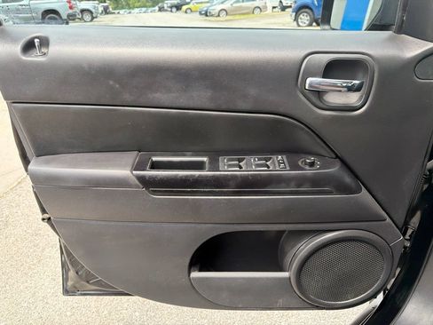 Used 2016 Jeep Patriot High Altitude AWD/4WD image 14