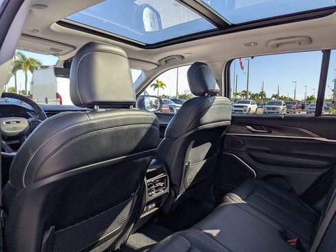 Used 2022 Jeep Grand Cherokee Limited 4xe w/ Luxury Tech Group II image 19