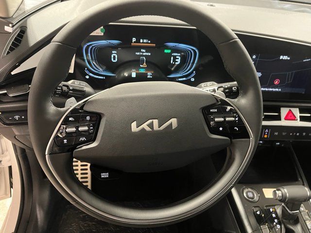 Used 2025 Kia Niro EX Touring FWD image 14