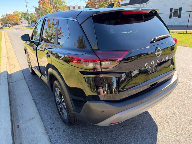 Used 2023 Nissan Rogue SV FWD image 14