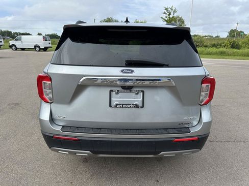 Used 2024 Ford Explorer XLT AWD/4WD image 2