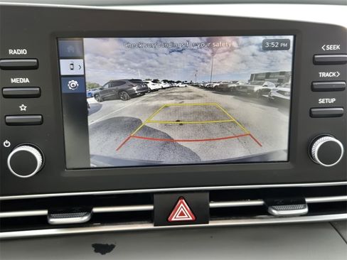 Certified 2025 Hyundai Elantra SE image 20