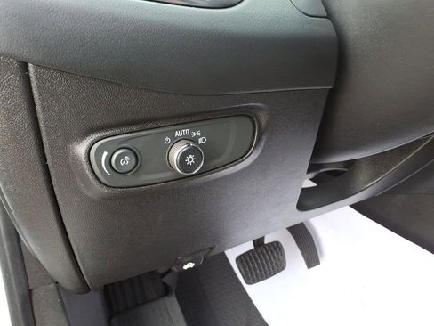 Used 2019 Chevrolet Equinox LT image 15