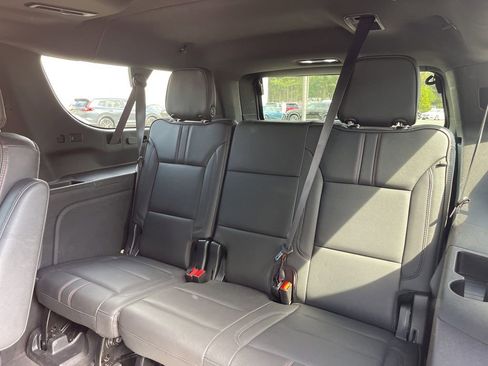 Used 2021 Chevrolet Suburban RST w/ Luxury Package image 23