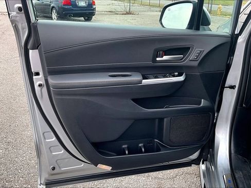 Used 2025 Toyota Sienna Platinum image 24