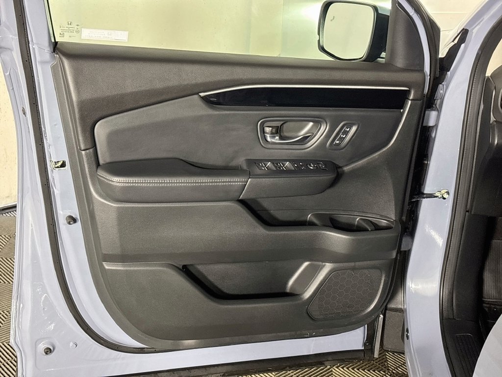 Used 2024 Honda Pilot Touring image 10