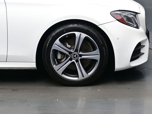 Used 2019 Mercedes-Benz E 300 4MATIC image 9