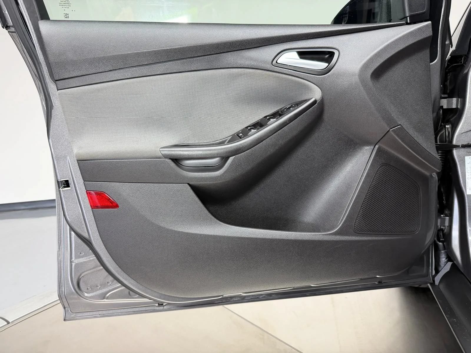 Used 2014 Ford Focus SE FWD image 23
