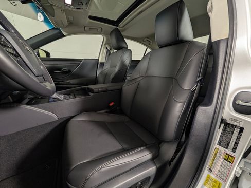 Used 2025 Lexus ES 300h 300h image 5