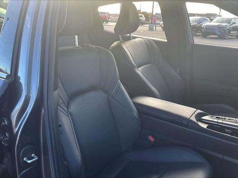 Used 2023 Toyota Crown Limited image 8