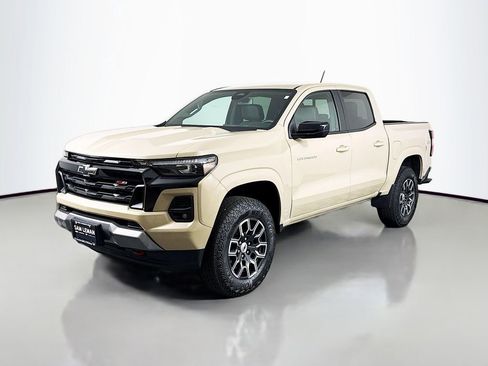 Used 2023 Chevrolet Colorado Z71 w/ Z71 Convenience Package 2 image 3