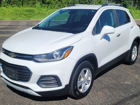Used 2019 Chevrolet Trax LT w/ LT Convenience Package AWD/4WD image 3