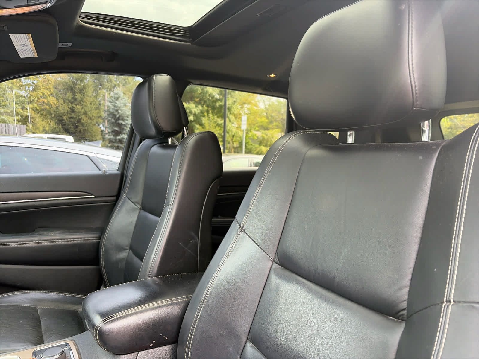 Used 2017 Jeep Grand Cherokee Limited AWD/4WD image 5