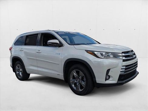 Used 2019 Toyota Highlander Limited Platinum image 3