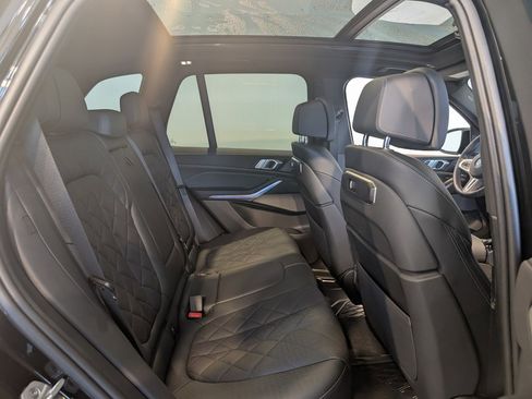 Used 2025 BMW X5 M60i w/ Climate Comfort Package image 29