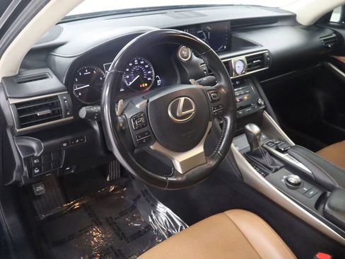 Used 2018 Lexus IS 300 AWD w/ Comfort Package image 12