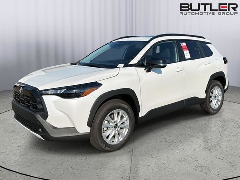 New 2026 Toyota Corolla Cross LE FWD image 2