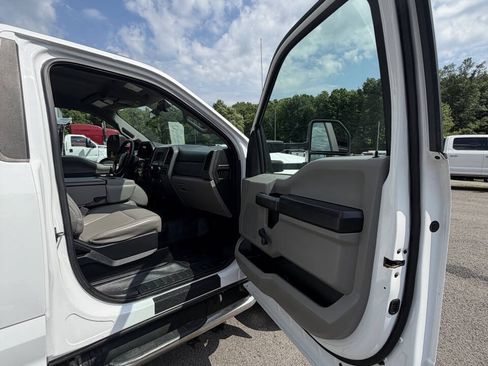 Used 2017 Ford F550 4x4 Regular Cab Super Duty image 34