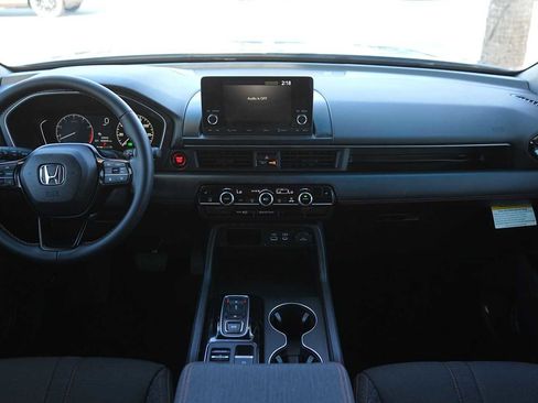 Used 2025 Honda Pilot Sport image 10