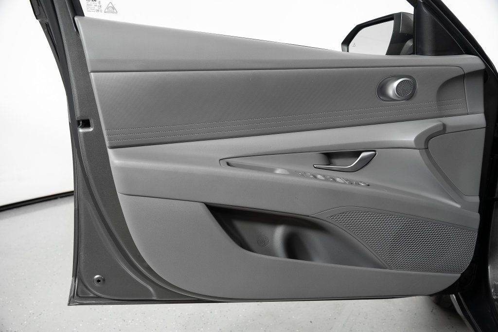 Certified 2026 Hyundai Elantra SE FWD image 35