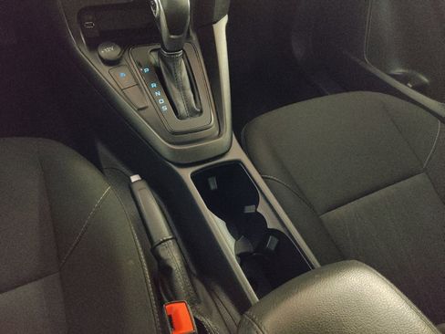 Used 2018 Ford Focus SE image 26