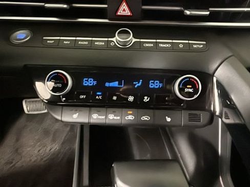 Used 2023 Hyundai Elantra SEL w/ Convenience Package FWD image 22
