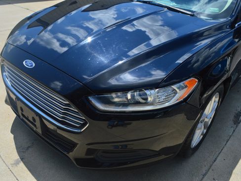 Used 2016 Ford Fusion SE FWD image 3