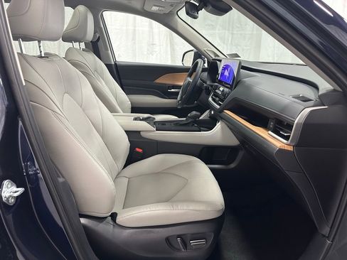 Used 2025 Toyota Grand Highlander AWD image 63