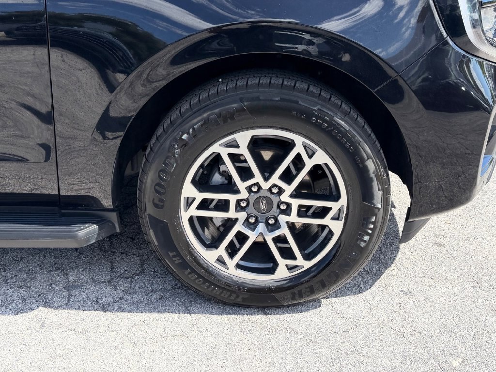 Used 2025 Ford Expedition Active RWD image 9
