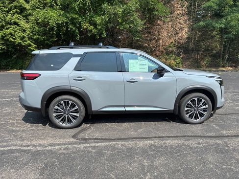 New 2026 Nissan Pathfinder Platinum AWD/4WD image 8