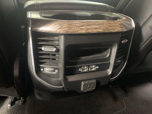 Used 2020 RAM 1500 Laramie RWD image 30