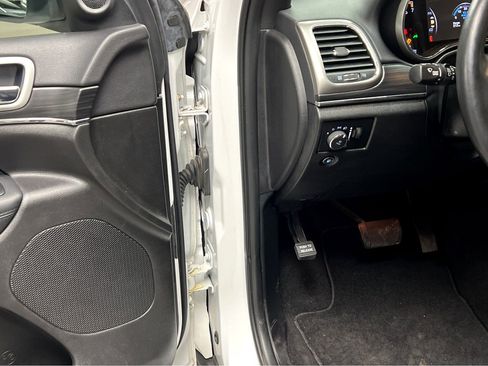 Used 2021 Jeep Grand Cherokee Limited w/ Premium Lighting Group image 42