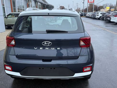 Used 2020 Hyundai Venue image 6