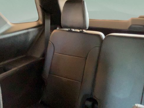 Used 2022 Chevrolet Traverse LT w/ LPO, Floor Liner Package FWD image 36