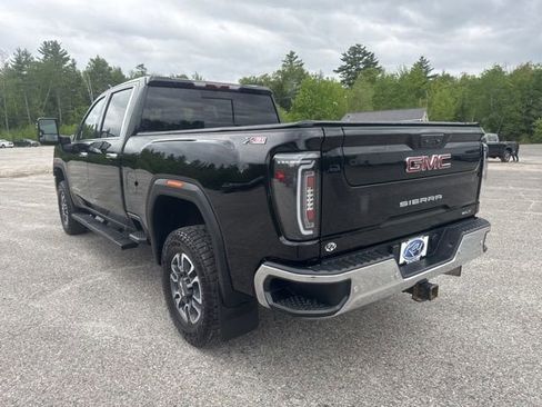 Used 2021 GMC Sierra 3500 SLT w/ SLT Preferred Package AWD/4WD image 4