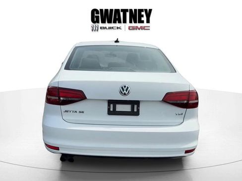 Used 2017 Volkswagen Jetta SE image 6