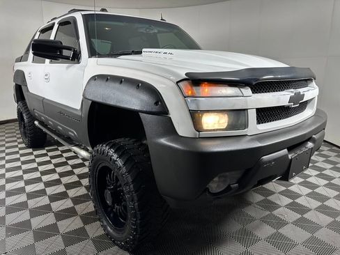 Used 2004 Chevrolet Avalanche 2500 w/ Preferred Equipment Group AWD/4WD image 7