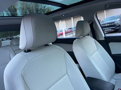 Used 2019 Volkswagen Tiguan SE w/ Panoramic Sunroof Package image 33