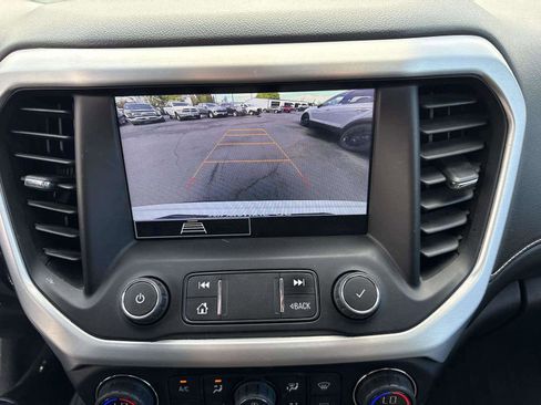 Used 2022 GMC Acadia SLE image 30