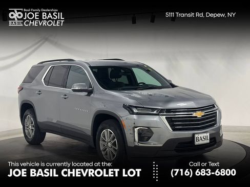Used 2023 Chevrolet Traverse LT FWD image 1