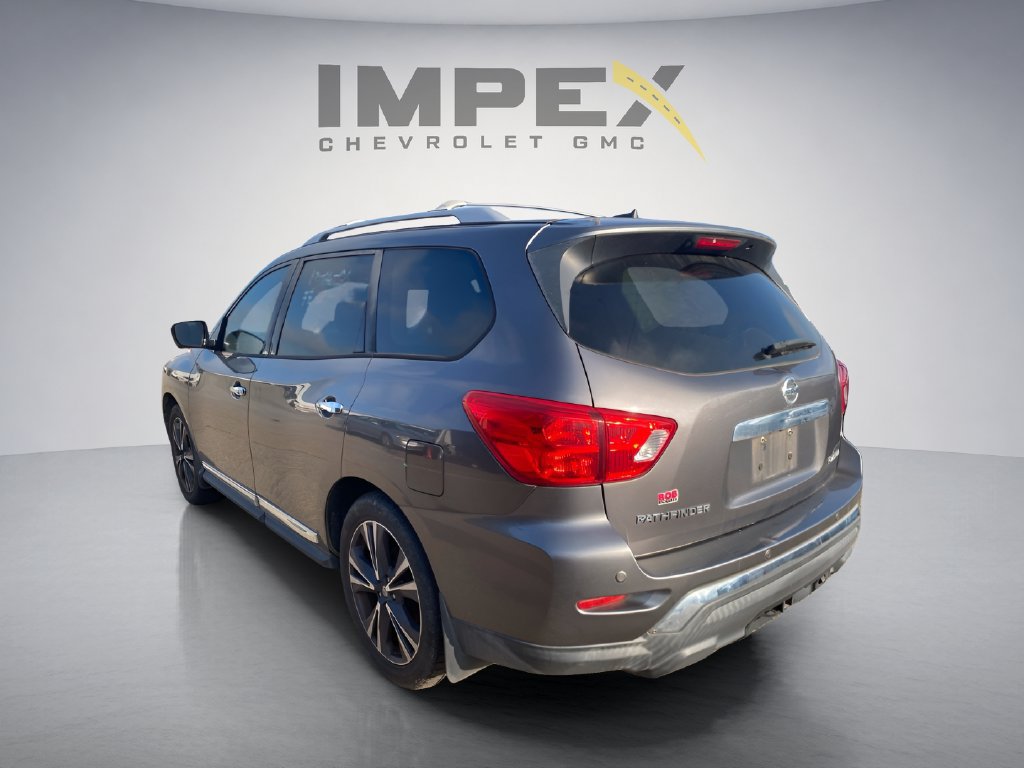 Used 2017 Nissan Pathfinder Platinum FWD image 3