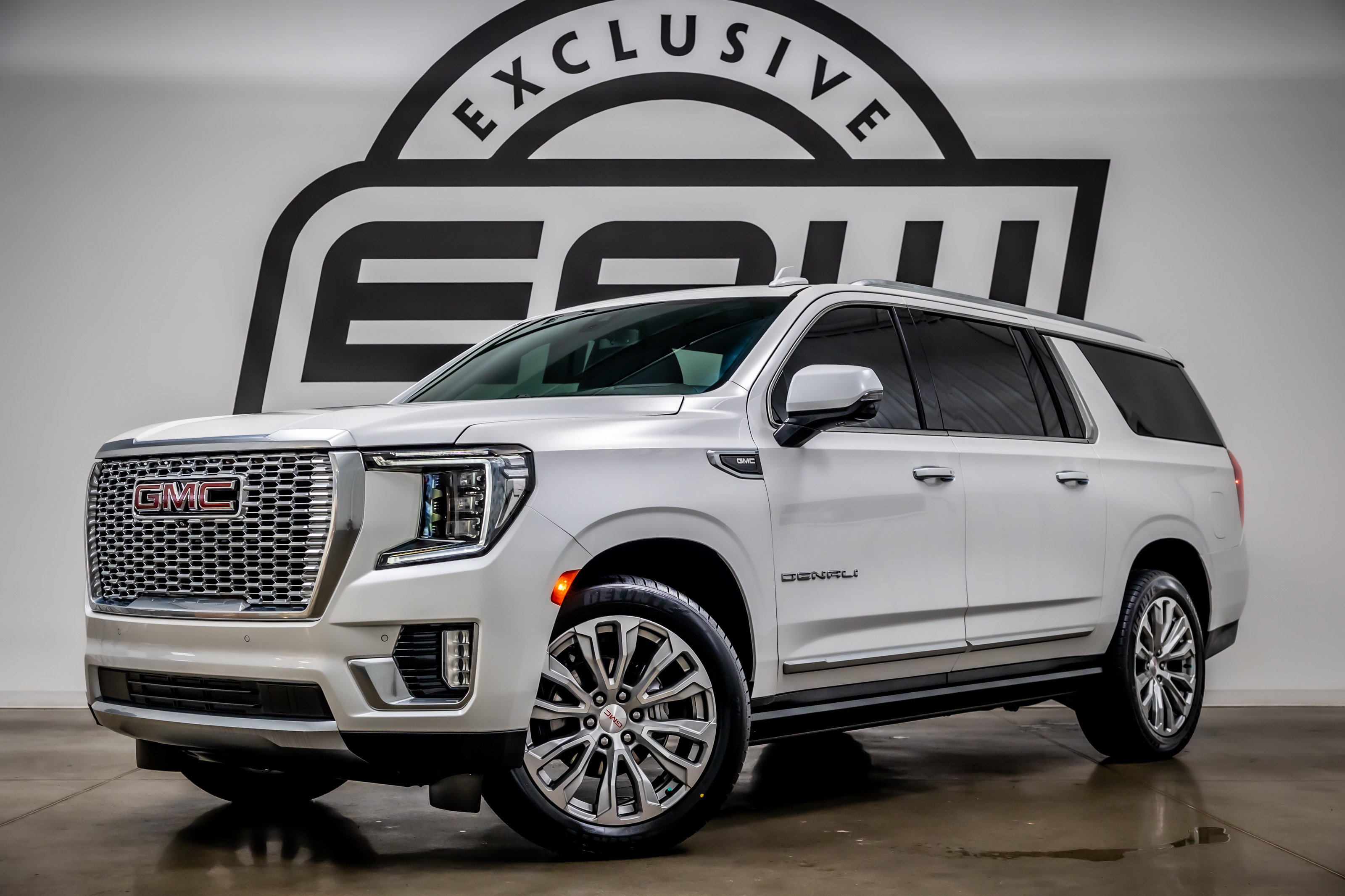 Used 2022 GMC Yukon XL Denali RWD image 1