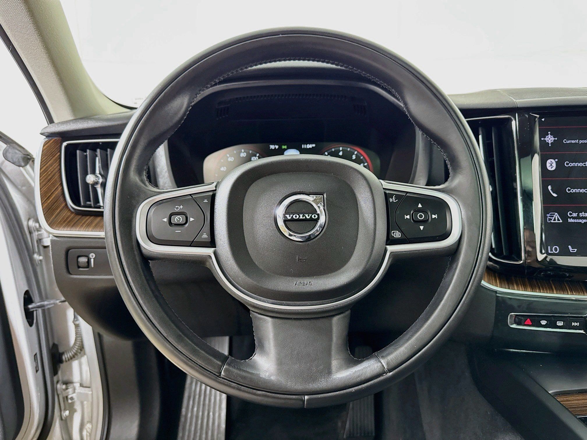 Used 2021 Volvo XC60 T6 Momentum AWD/4WD image 16