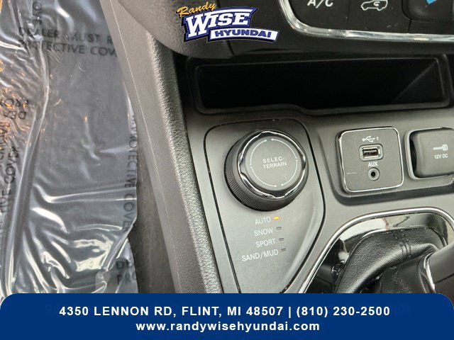 Used 2019 Jeep Cherokee Limited AWD/4WD image 32