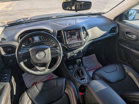 Used 2019 Jeep Cherokee Trailhawk w/ Cold Weather Group AWD/4WD image 14