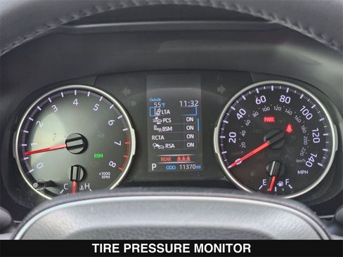 Used 2020 Toyota RAV4 XLE Premium image 25