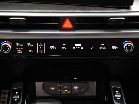 Used 2024 Kia Sorento SX Prestige w/ Olive Brown Leather Package image 14